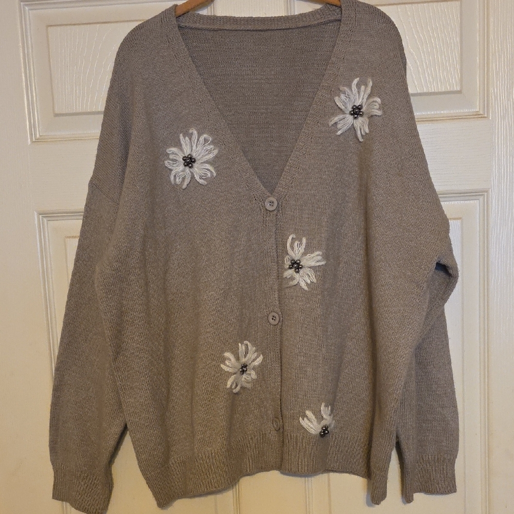 Elegant Gray Floral Women's Sweater